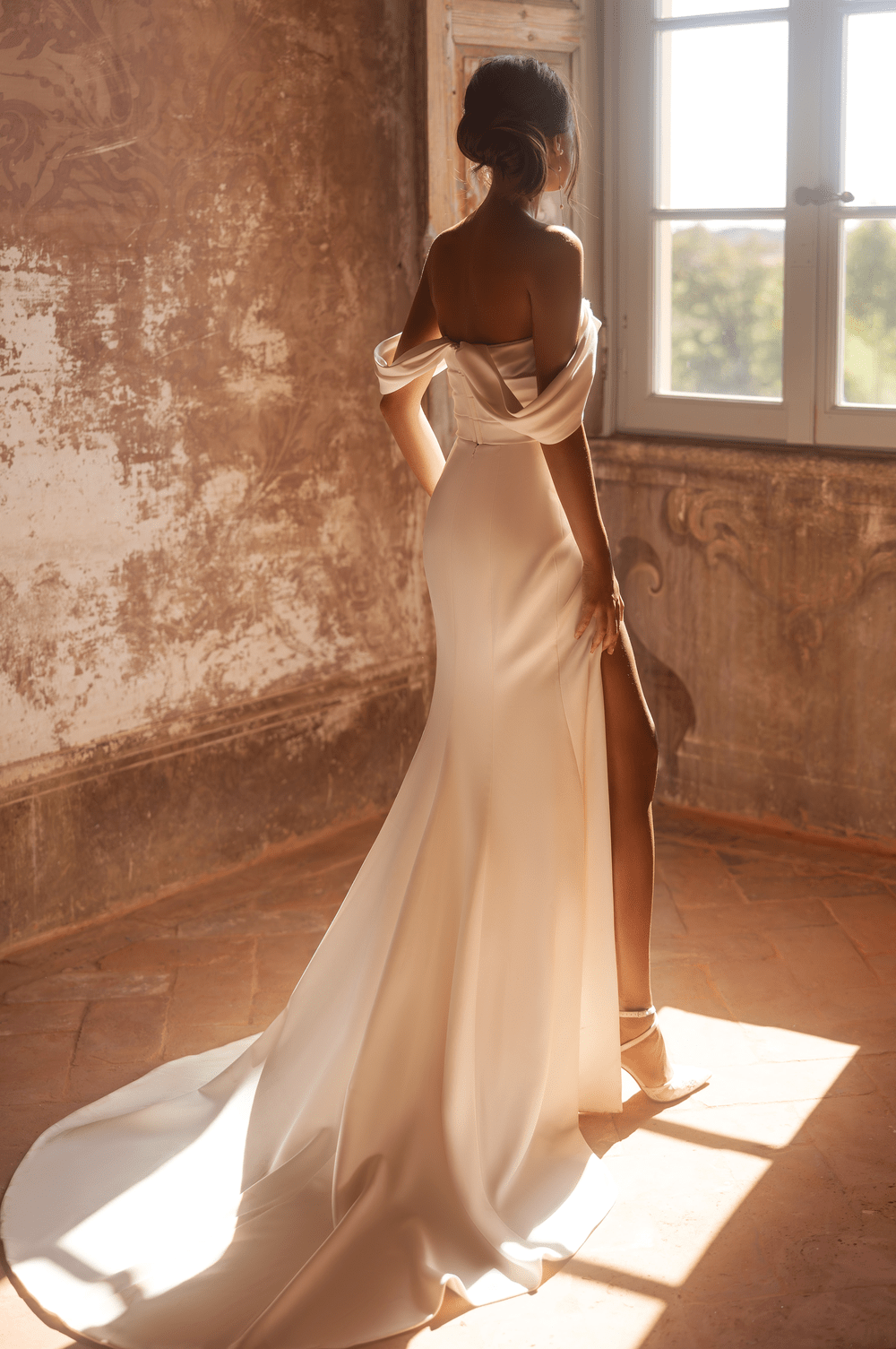 minimalist wedding dress